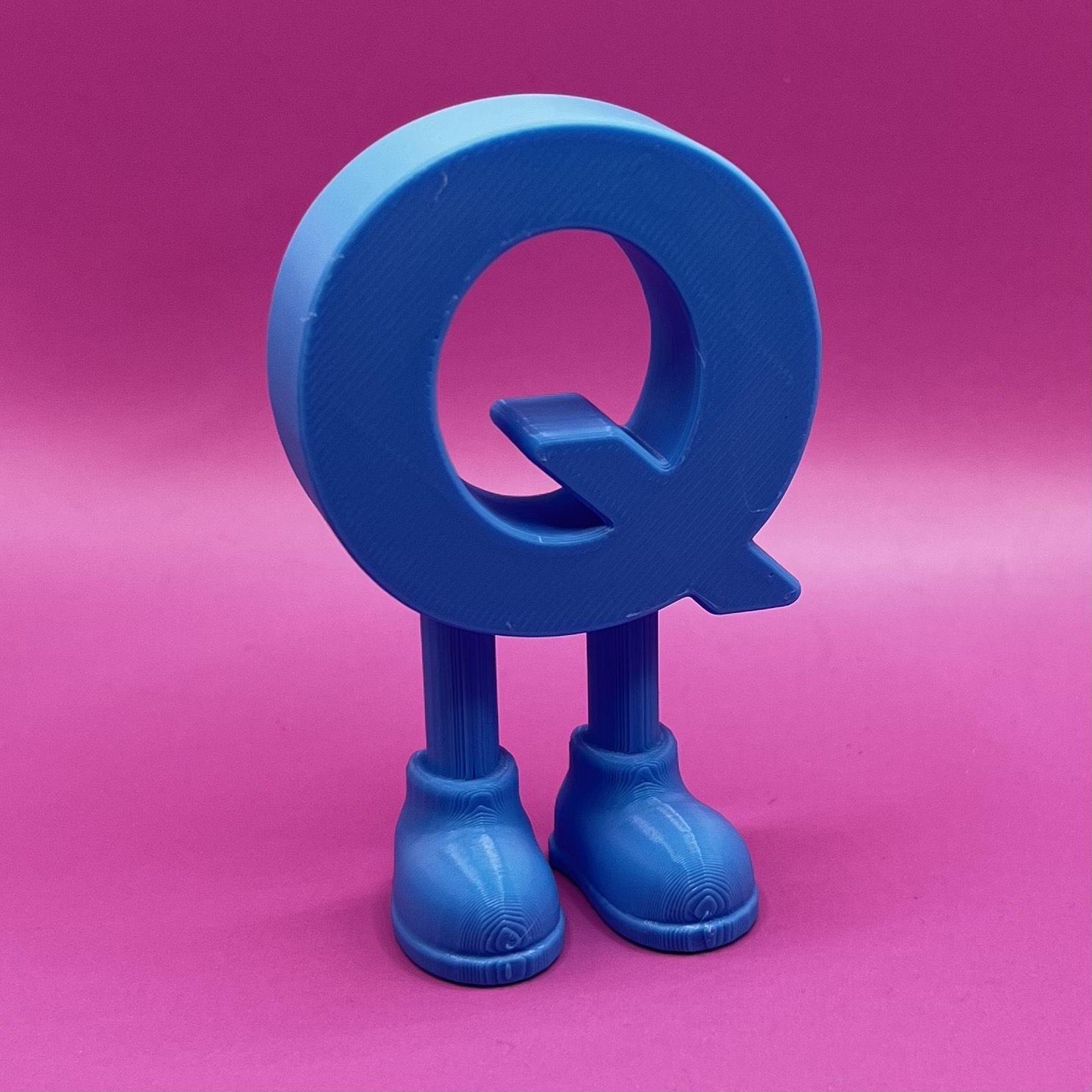 Letter Q with legs